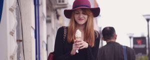 Étude pour les femmes mangeant des glaces